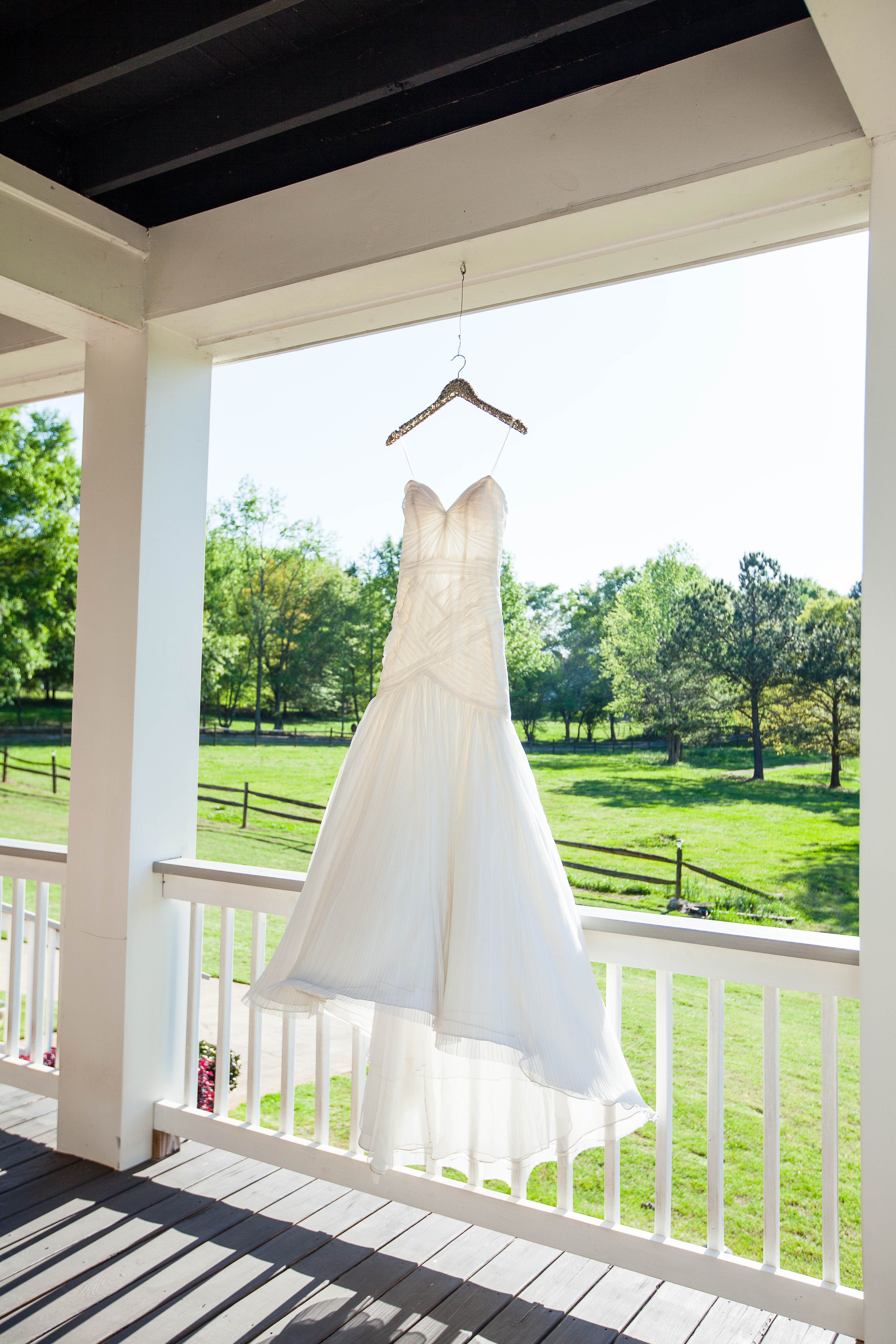 Oak Manor Barn Wedding, Newnan GA.  Photos by Chey Photography | Flowers by Kelly Hillis, The Perfect Posey