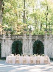 Outdoor Bridal Party Table at Swan House Wedding at Atlanta History Center. Flowers by The Perfect Posey. Sarah Sunstrom Photography